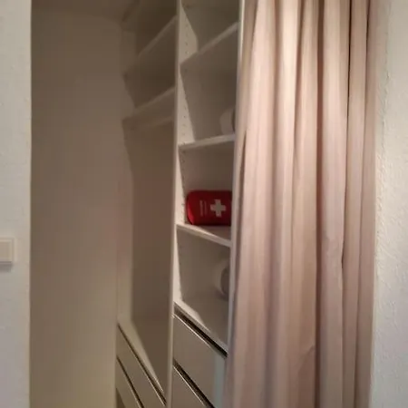 Mit Innenhof, Rasen Und Parkplatz Διαμέρισμα