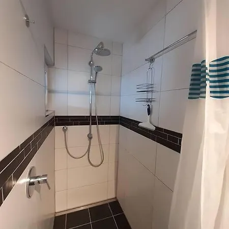 Διαμέρισμα Mit Innenhof, Rasen Und Parkplatz *