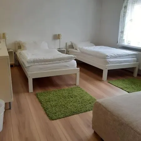 Mit Innenhof, Rasen Und Parkplatz Διαμέρισμα *