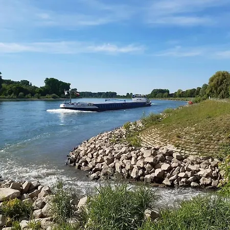 Mit Innenhof, Rasen Und Parkplatz Διαμέρισμα Altlussheim