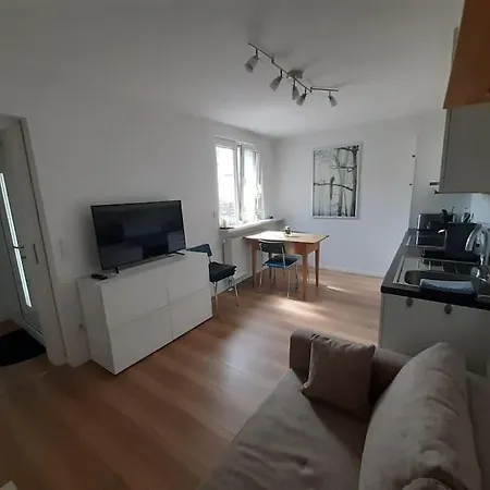 Mit Innenhof, Rasen Und Parkplatz * Altlussheim